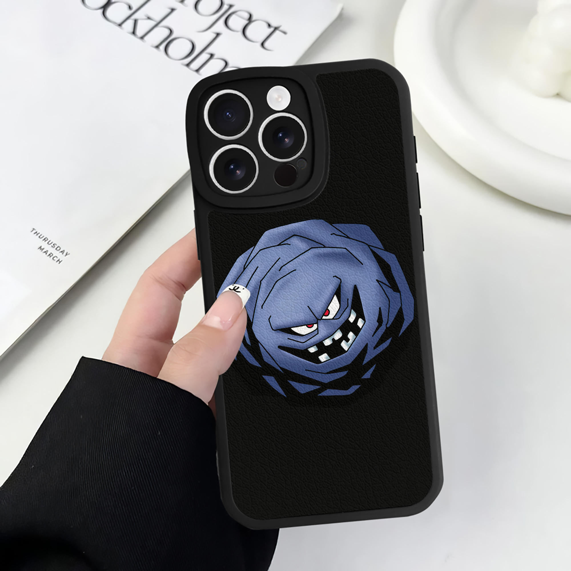 （画像用） ドラゴンクエスト Doragon Kuesuto Dragon Quest 【iPhone 16シリーズ対応】シリコンスマホケース（レザー調） 材質：シリコン